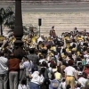 In Piazza San Pietro, Giovanni Paolo II sfila tra i fedeli